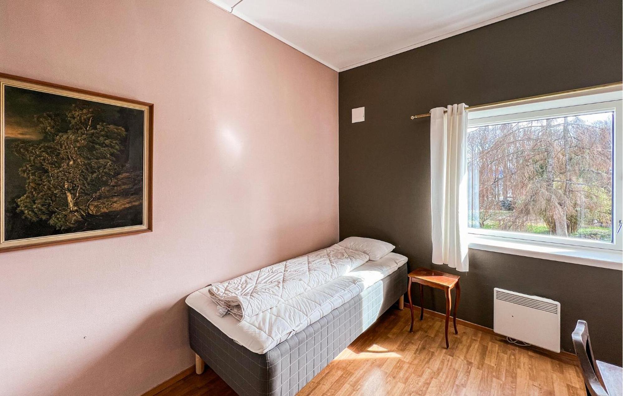 1 Bedroom Awesome In Apartment Stavanger